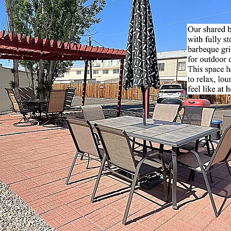 Home Style Apartments - 1 & 3 Bedroom Suites With Full Kitchen-2